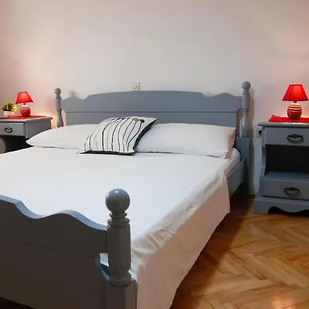 Juri I Kor Ula - One Bedroom With Terrace *