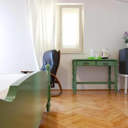 Juri I Kor Ula - One Bedroom With Terrace *