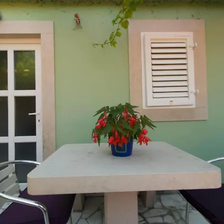 Juri I Kor Ula - One Bedroom With Terrace *