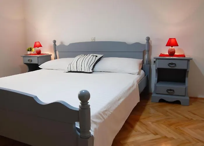 Juri I Kor Ula - One Bedroom With Terrace *