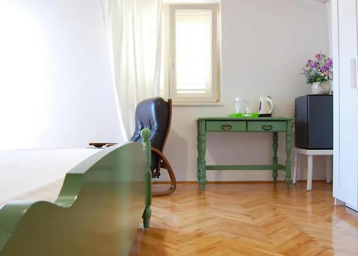 Juri I Kor Ula - One Bedroom With Terrace *